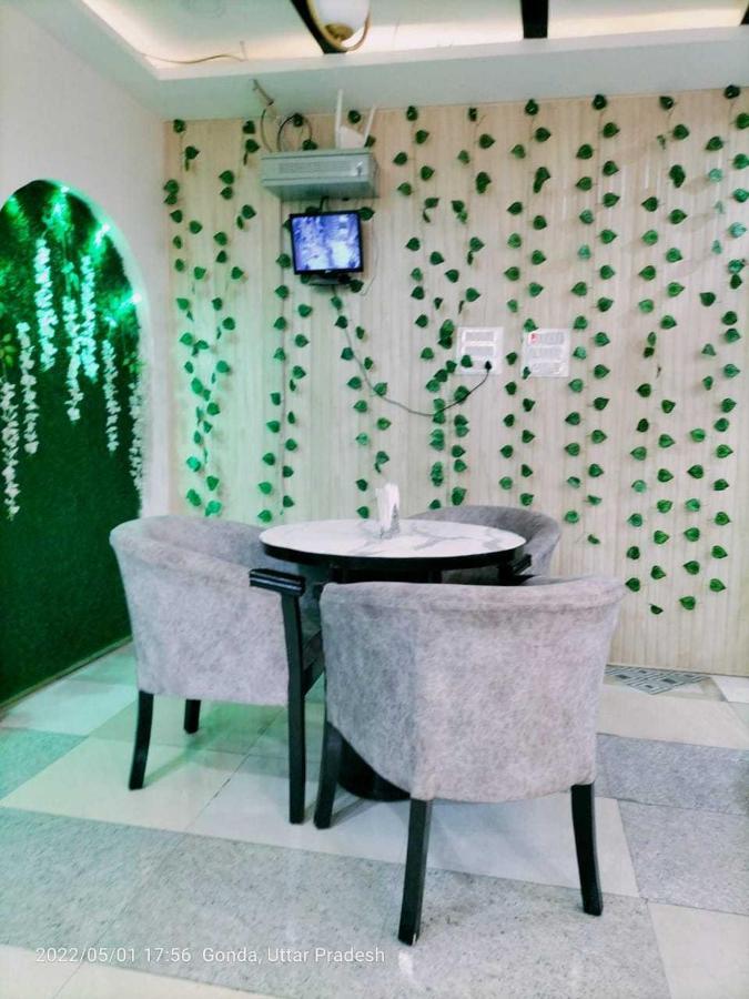Oyo Mosaic Hotel And Restaurant Gonda Exterior photo